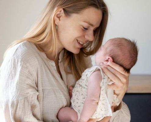 Vol Verwachting - Juun met een van haar baby's. In Deze gastblog vertelt ze meer over haar zwangerschap