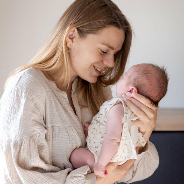 Vol Verwachting - Juun met een van haar baby's. In Deze gastblog vertelt ze meer over haar zwangerschap