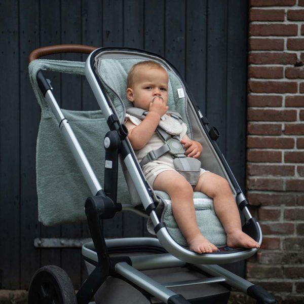 Vol Verwachting - Kind in buggy van Koeka