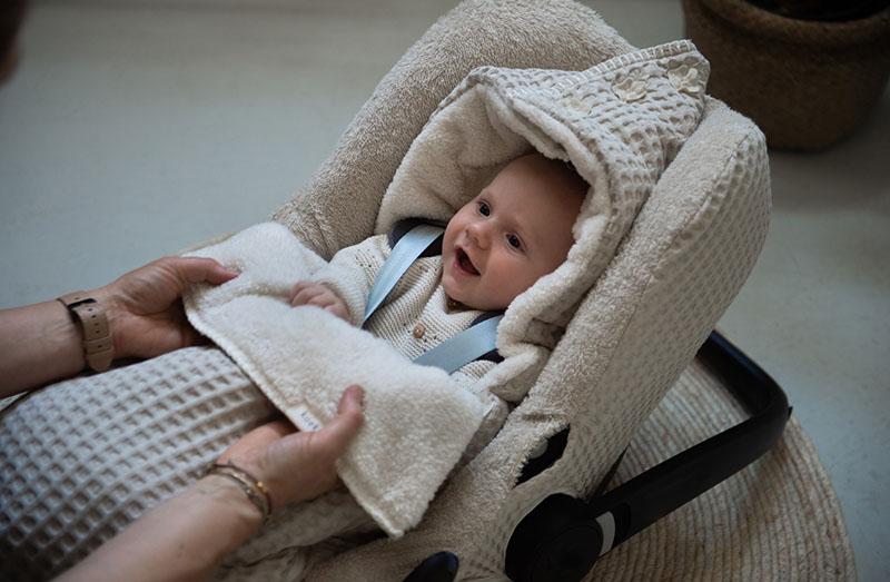 Vol verwachting - Baby in Koeke voetenzak