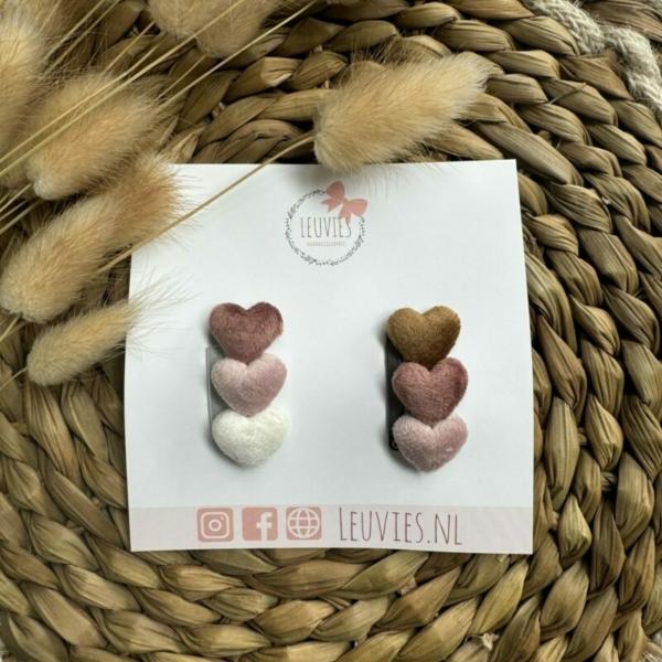 Leuvies setje van 2 antislip haarspeldjes - hartjes velvet - roze multi
